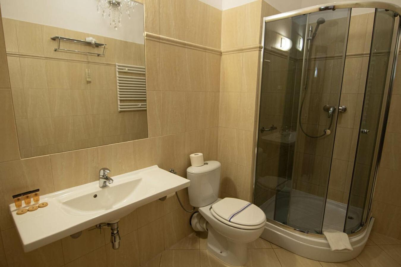Zamkowy 3*